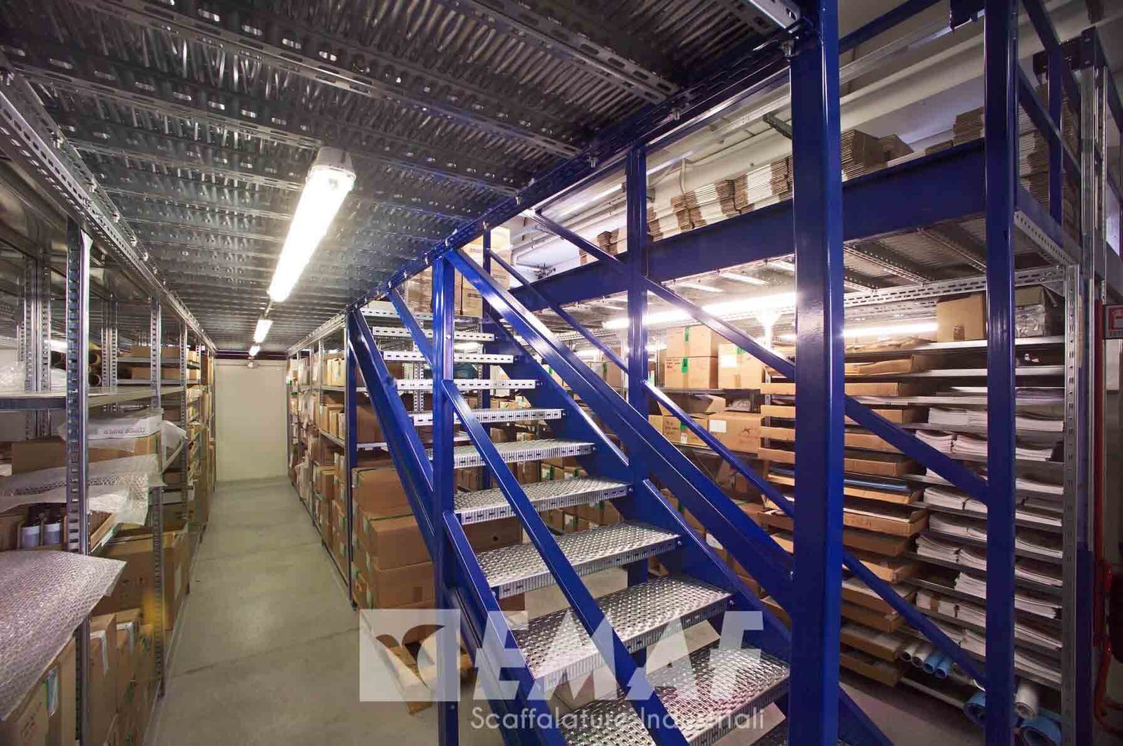 Featured image for “Scaffalature metalliche industriali ad incastro – EM36_250_MINI  Mod. DONATELLO – 4 campate da 5 ripiani”