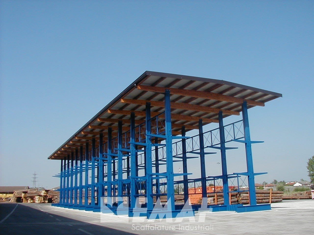 cantilever per esterni con tettoia