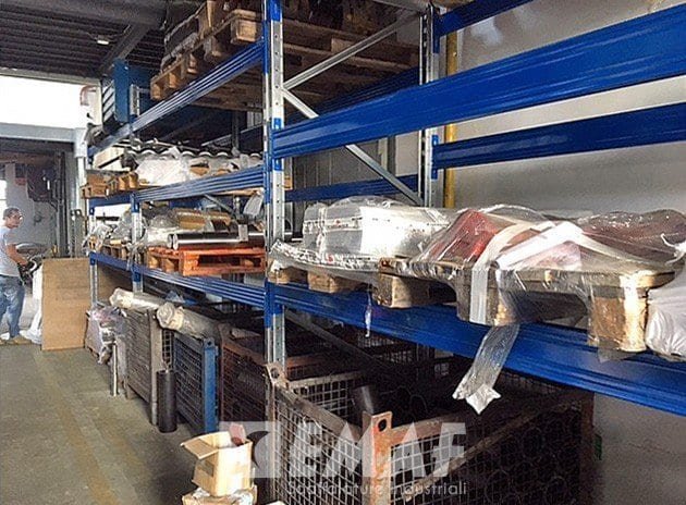 Featured image for “Scaffalature industriali metalliche per un magazzino e carrelli elevatori: quali dati conoscere per evitare danni”