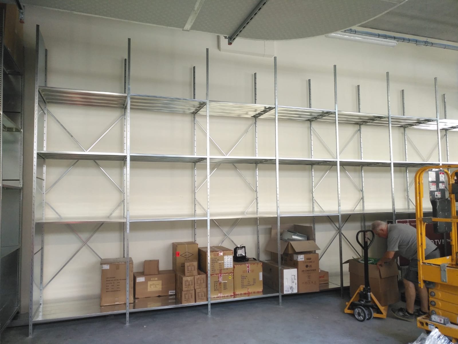 Featured image for “Scaffalatura Donatello nel nuovo Trony di Reggio Emilia”