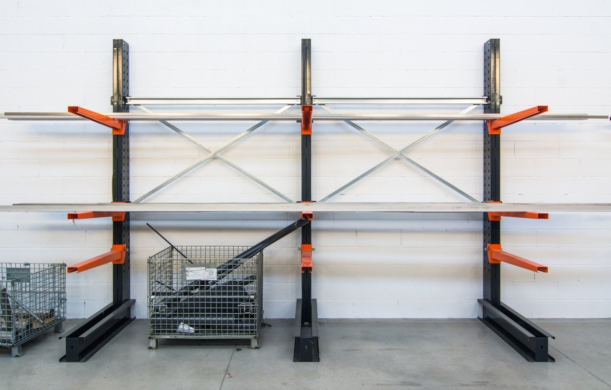Featured image for “Cantilever metallico scaffalatura industriale a 4 colonne H 3000 x 1000 – 3 livelli”