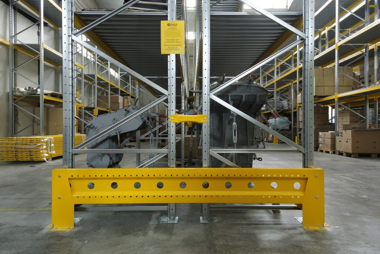 Featured image for “Soppalchi e scaffalature: quando va controllato il pavimento. Attenzione all’asfalto”