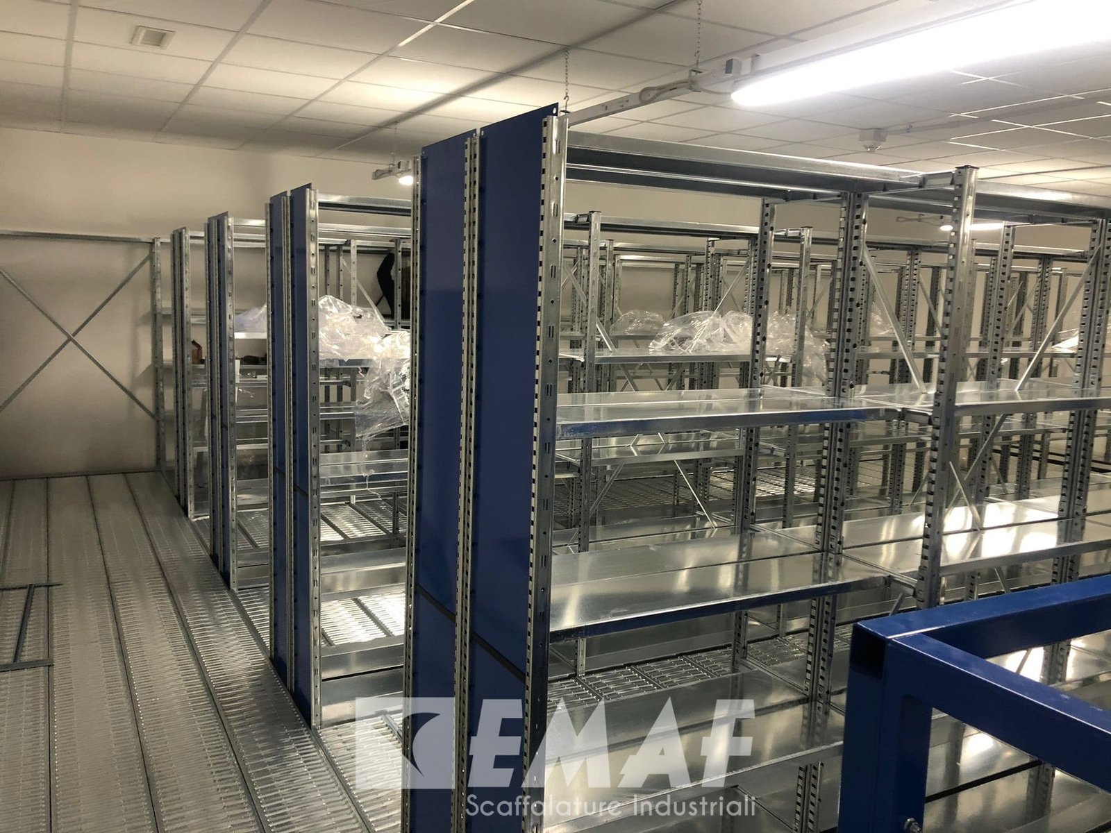 Featured image for “Scaffalatura leggera industriale a passerella installata a Bergamo”