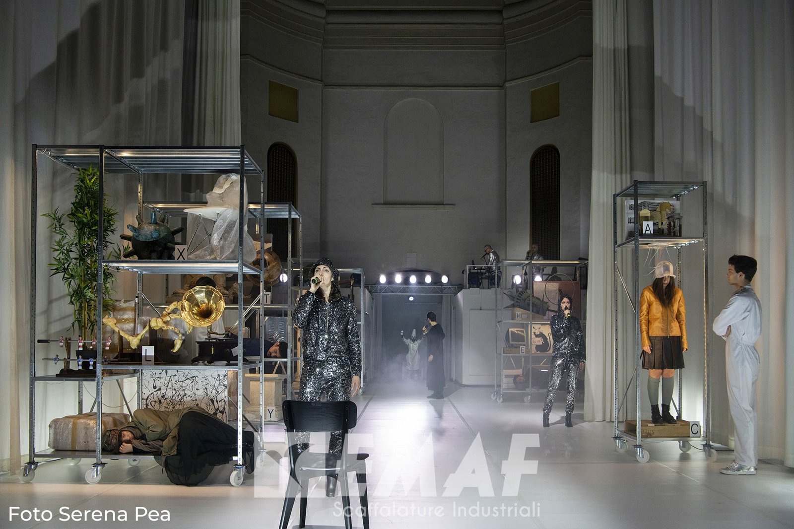 Featured image for “Scaffalatura leggera Donatello a teatro. Installazione Emaf per il Teatro Stabile del Veneto”