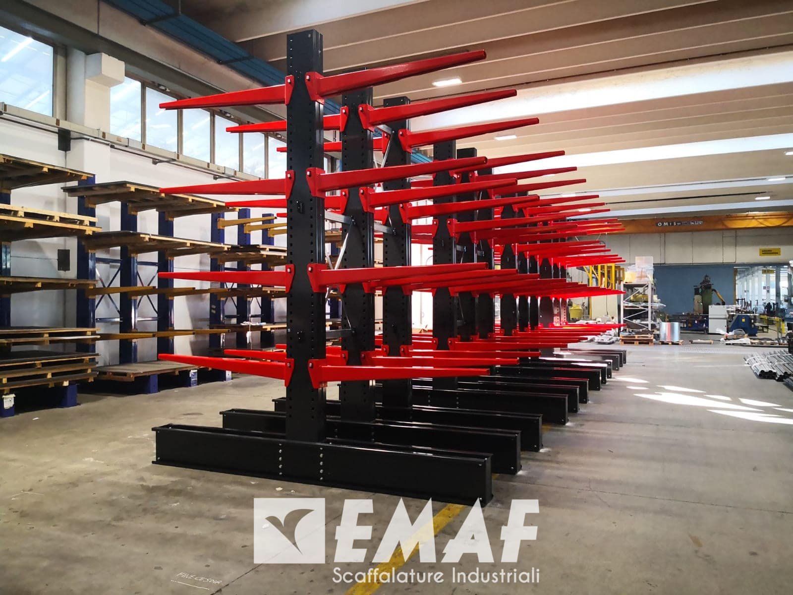 Featured image for “Altezza, mensole, location e colore: come si progetta un Cantilever sulla base delle necessità del cliente”