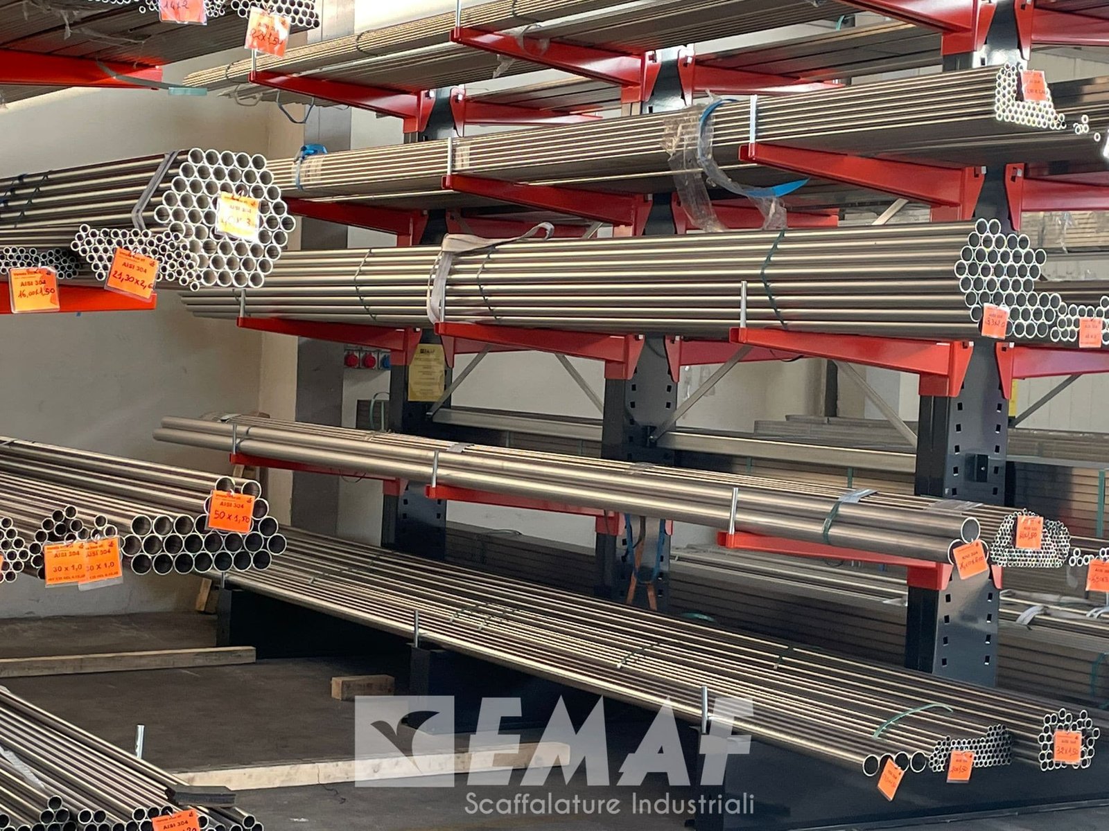 Featured image for “Mi serve una scaffalatura cantilever per carichi lunghi? Alcune cose da sapere”