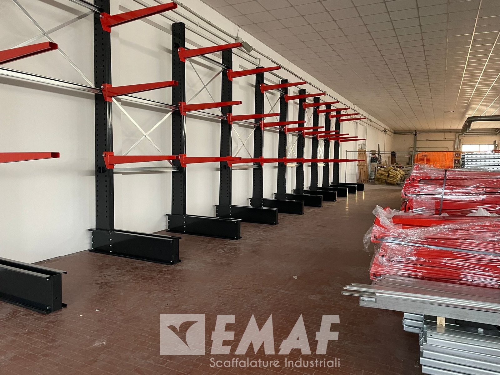 Featured image for “Il nuovo magazzino Emaf prende forma”
