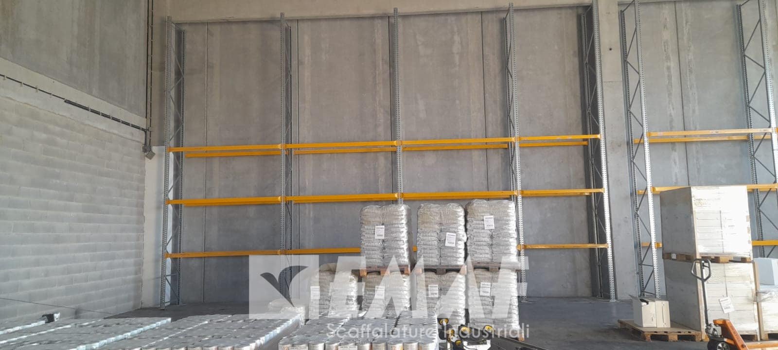 Featured image for “Portapallet usato a Limena”