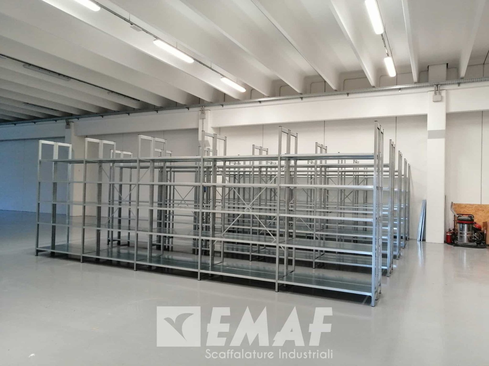 Featured image for “Nuovo impianto di scaffalature leggere EMAF, mod. Donatello, a Bassano del Grappa”