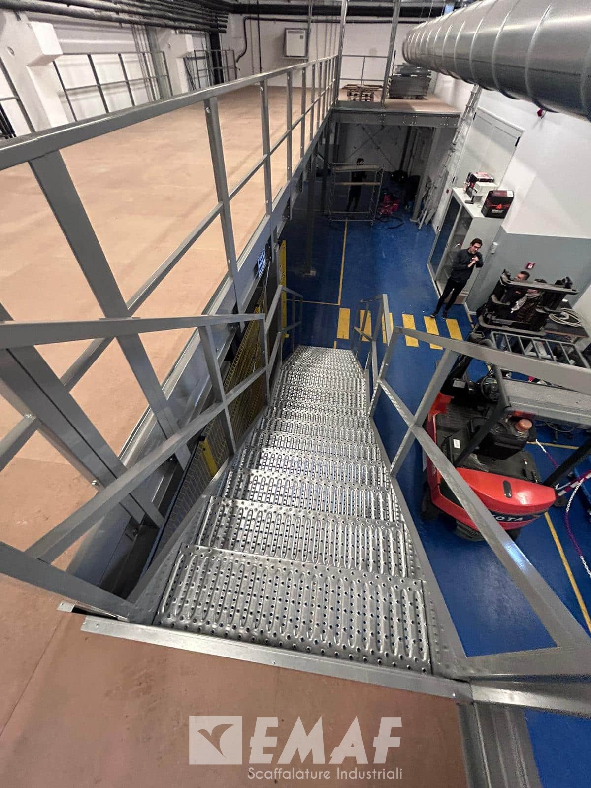 Featured image for “Ottimizzazione spaziale ed efficienza: Emaf realizza un nuovo soppalco modello Palladio per Kiwa Creiven (Padova)”