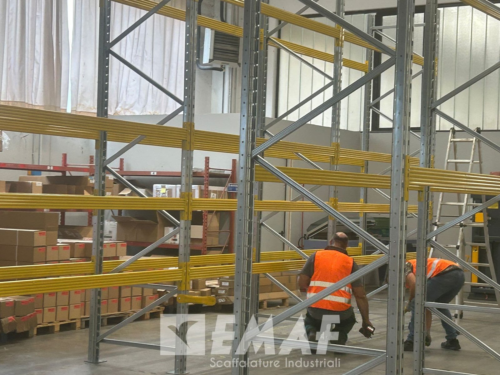 Featured image for “Installazione EM100 portapallet Giotto per CCE: soluzione su misura per ottimizzare lo stoccaggio”