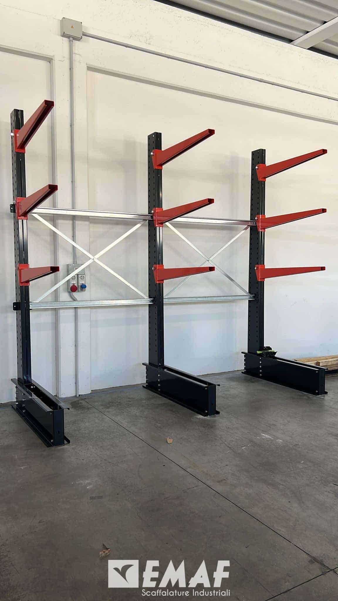 Featured image for “Installazione di un Cantilever su Misura per Emoh Piquattro S.R.L”