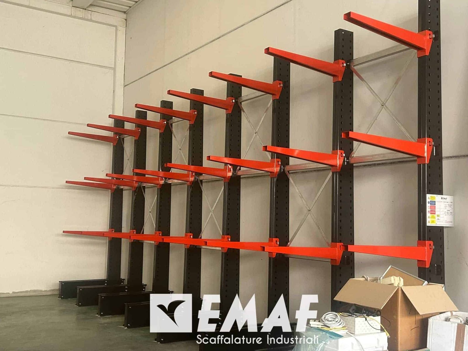 Featured image for “Installazione di scaffalature cantilever Mantegna: soluzione su misura per Avip Italia”