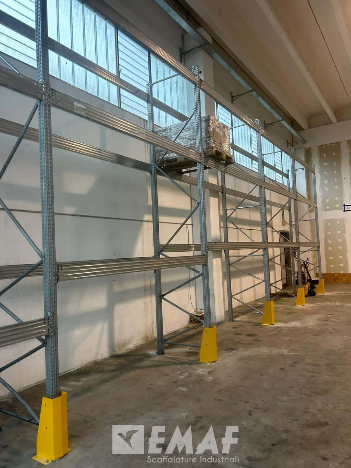 Featured image for “Emaf Scaffalature Industriali completa l’installazione di scaffalature portapallet per Daalan Logistica a Veronella”