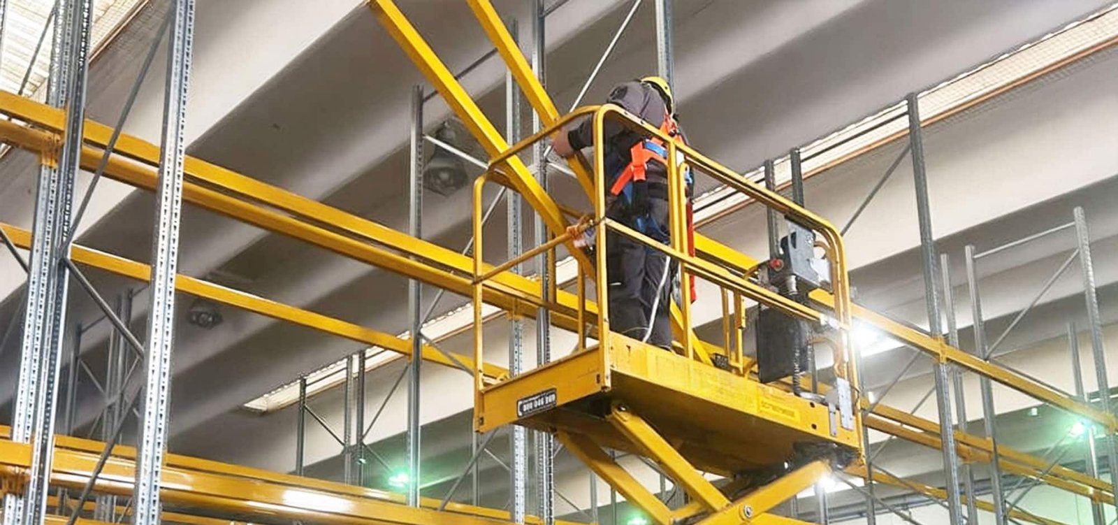 Montaggio delle scaffalature