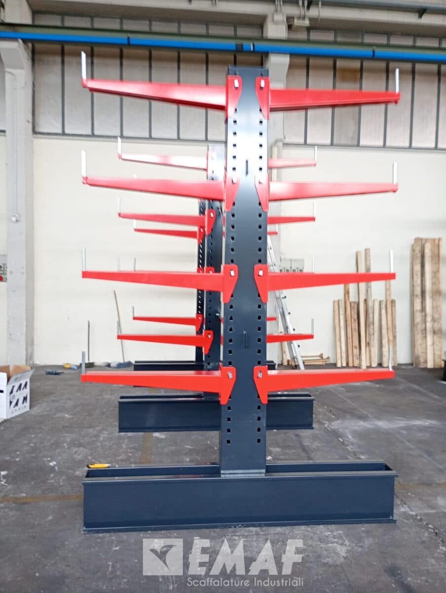 Featured image for “Installazione di impianto cantilever Mantegna presso Veneta Inox: funzionalità e precisione firmate Emaf Scaffalature Industriali”